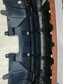 AA045867; Бампер передний; под паркт.; под омыват. (HY32-17F003-AAW) для Land Rover Discovery V L462 (2017 - 2020)/БУ; Оригинал; Р1, Мелкий дефект; 