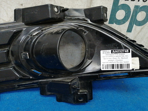 Фотография детали AA032748; Накладка ПТФ правая (DS73-19952) для Ford Mondeo/БУ; Оригинал; Р1, Мелкий дефект; . Фото номер 7