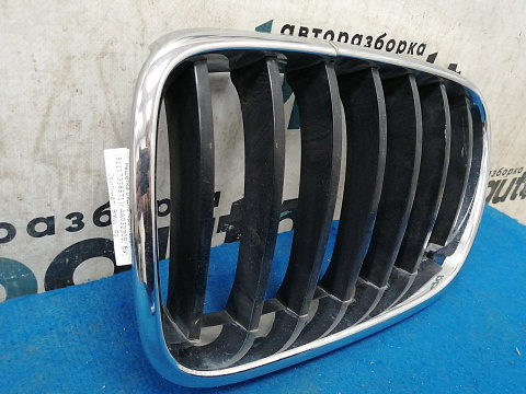 Фотография детали AA032305; Решетка радиатора левая (51117338571) для BMW Х3 II (F25)  рест. (2014-2017)/БУ; Оригинал; Р2, Удовлетворительное; . Фото номер 2