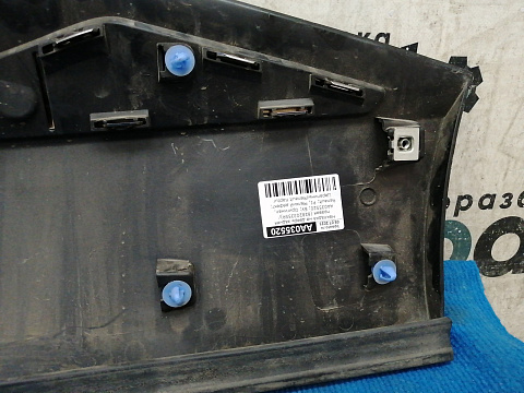 Фотография детали AA035520; Накладка на дверь задняя правая (828203355R) для Renault Kaptur/БУ; Оригинал; Р1, Мелкий дефект; . Фото номер 9
