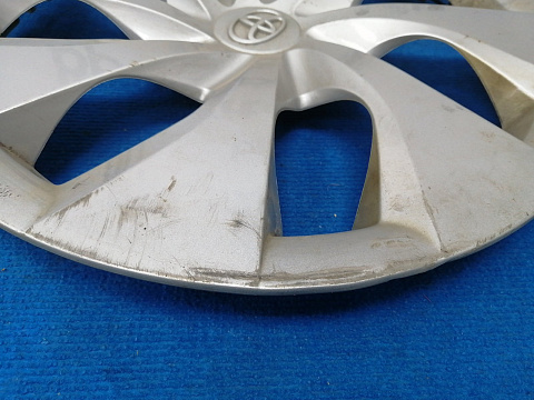 Фотография детали AA014833; Колпак колеса, R16 (42602-02410) для Toyota/БУ; Оригинал; Р2, Удовлетворительное; . Фото номер 3