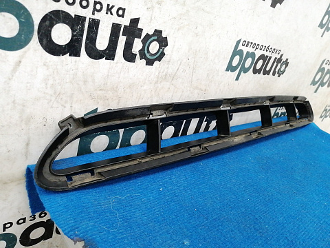 Фотография детали AA019744; Решетка переднего бампера (86522-2P500) для Kia Sorento II рест. (2012- 2020)/БУ; Оригинал; Р2, Удовлетворительное; . Фото номер 2