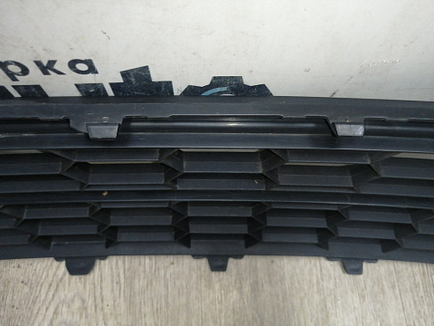 Фотография детали AA045114; Решетка переднего бампера (5l0853677) для Skoda Yeti I рест. (2013-2018)/БУ; Оригинал; Р1, Мелкий дефект; . Фото номер 20
