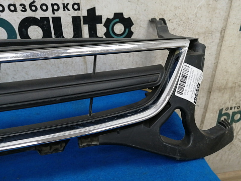 Фотография детали AA028318; Решетка радиатора (BS71-8200-A) для Ford Mondeo/БУ; Оригинал; Р2, Удовлетворительное; . Фото номер 2