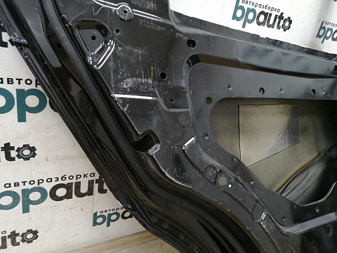 Фотография детали AA022421; Дверь задняя левая (LR080198) для Land Rover Discovery/БУ; Оригинал; Р0, Хорошее; (PAB, 820) Черный перлам.. Фото номер 10