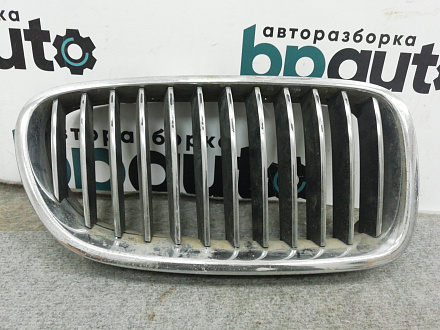 AA009412; Решетка радиатора правая, 12 перемычек (51137200728) для BMW 5 серия F10 F11/БУ; Оригинал; Р2, Удовлетворительное; 