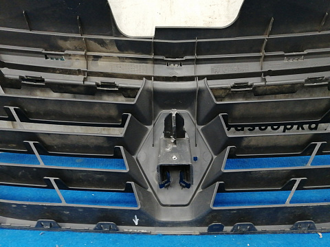 Фотография детали AA032848; Решетка радиатора (8200752748) для Renault Logan I рест. (2009-2015)/БУ; Оригинал; Р1, Мелкий дефект; . Фото номер 15