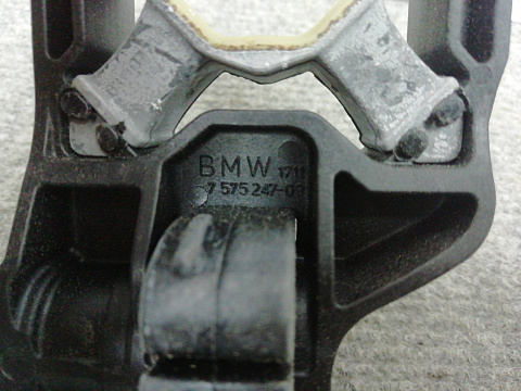 Фотография детали AA009430; Кронштейн радиатора левый (17117575247) для BMW 5 серия F10 F11/Нов; Оригинал; . Фото номер 5