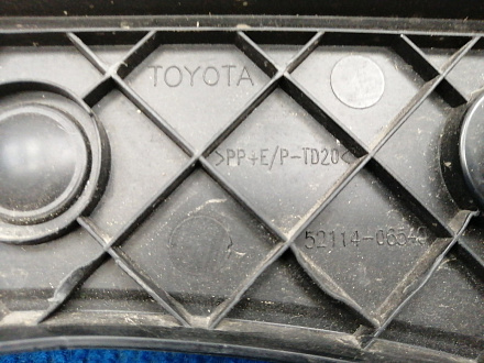 AA036556; Площадка под номер переднего бампера (52114-06540) для Toyota Camry 70 (2017 — 2021)/БУ; Оригинал; Р1, Мелкий дефект; 