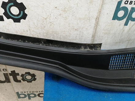 AA031597; Накладка под дворники, жабо (55708-30101) для Lexus GS III рест. (2007- 2011)/БУ; Оригинал; Р1, Мелкий дефект; 