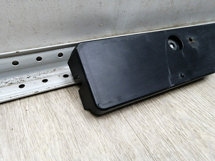 AA045455; Площадка под номер переднего бампера (52114-33370) для Toyota Camry 55 рест. (2014 — 2017)/БУ; Оригинал; Р0, Хорошее; 