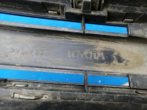 Фотография детали AA015551; Решетка радиатора; под камер. (53101-60C01) для Toyota Land Cruiser Prado 150 рест. (2013 — 2017)/БУ; Оригинал; Р2, Удовлетворительное; . Фото номер 14