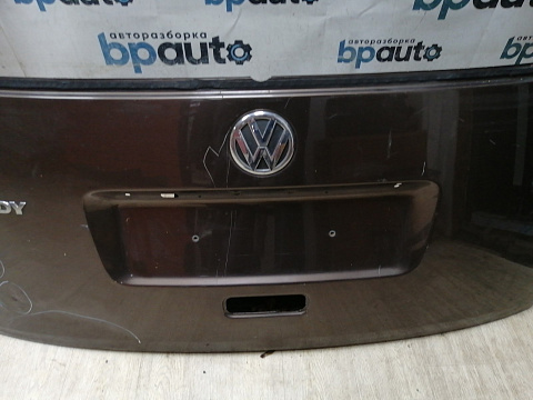 Фотография детали AA045391; Крышка багажника (2K0827025L) для Volkswagen Caddy/БУ; Оригинал; Р2, Удовлетворительное; . Фото номер 5