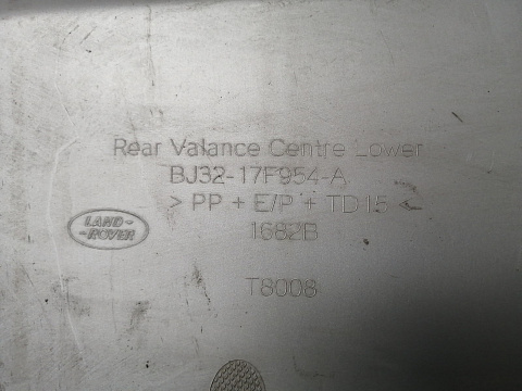 Фотография детали AA025388; Накладка заднего бампера нижняя (BJ3217F954A) для Land Rover Range Rover Evoque I (2011 - 2015)/БУ; Оригинал; Р1, Мелкий дефект; . Фото номер 7
