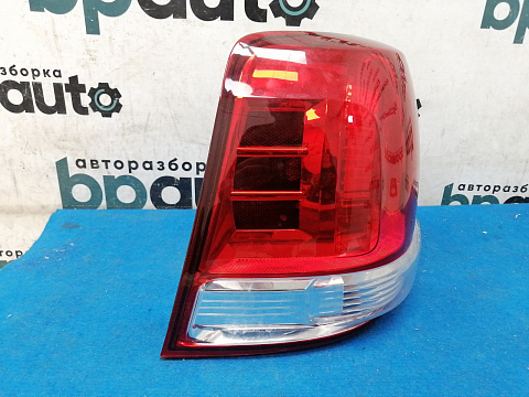 Фотография детали AA017911; Фонарь в крыло левый (81561-60750) для Toyota Land Cruiser 200 (2008 — 2012)/БУ; Оригинал; Р1, Мелкий дефект; . Фото номер 3