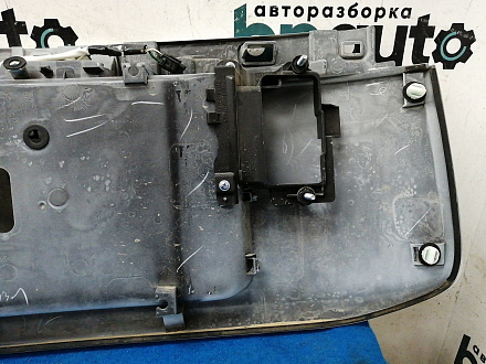 AA031405; Накладка крышки багажника (76801-60461) для Toyota Land Cruiser Prado/БУ; Оригинал; Р0, Хорошее; (070) Белый перламутр 3х. сл.