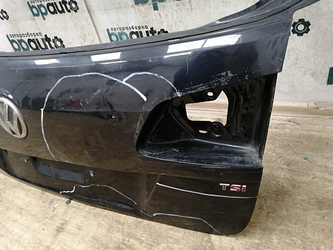 Фотография детали AA031522; Крышка багажника (3AF827025A) для Volkswagen Passat B7 Wagon (2011- 2014)/БУ; Оригинал; Р3, Под восстановление; . Фото номер 4