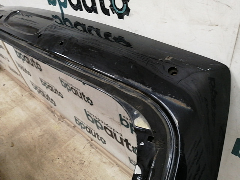 Фотография детали AA037678; Крышка багажника, под спойленр (73700-2B600) для Hyundai Santa Fe/БУ; Оригинал; Р2, Удовлетворительное; . Фото номер 15