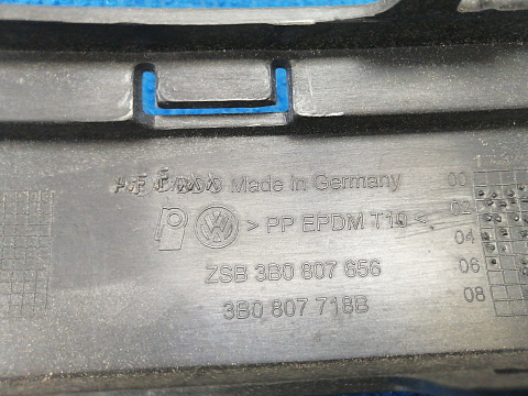 Фотография детали AA037602; Молдинг переднего бампера правый (3B0807718B) для Volkswagen Passat/Нов; Оригинал; . Фото номер 9