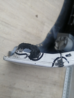 AA045993; Бампер передний; без паркт.; под омыват. (62022-EM00H) для Nissan Tiida/БУ; Оригинал; Р1, Мелкий дефект; 