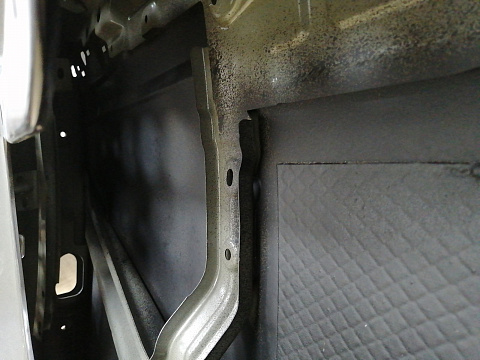 Фотография детали AA024288; Дверь передняя правая (LR117201) для Land Rover Range Rover Evoque II (2019- н.в.)/БУ; Оригинал; Р0, Хорошее; (PVM, 921) Черный. Фото номер 17