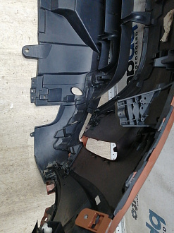 AA045867; Бампер передний; под паркт.; под омыват. (HY32-17F003-AAW) для Land Rover Discovery V L462 (2017 - 2020)/БУ; Оригинал; Р1, Мелкий дефект; 