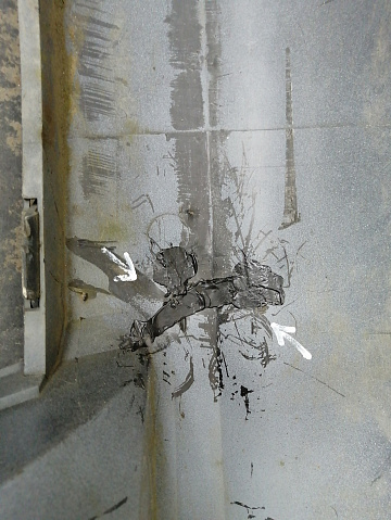 Фотография детали AA022564; Бампер задний; без паркт. (4M51-A17906-A) для Ford Focus II Hatchback (2005- 2008)/БУ; Оригинал; Р2, Удовлетворительное; . Фото номер 18