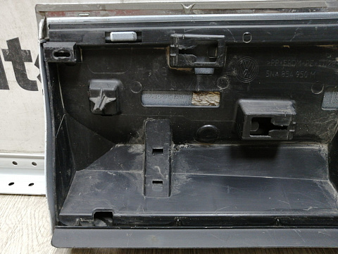 Фотография детали AA045276; Накладка двери задняя правая, нижняя, R-Line (5NA854950M) для Volkswagen Tiguan II (2016- 2020)/БУ; Оригинал; Р1, Мелкий дефект; . Фото номер 10