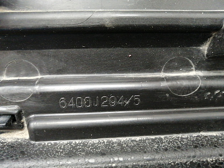 AA030488; Накладка переднего бампера центр. (6400J294) для Mitsubishi Outlander III рест.3 (2018-н.в.)/БУ; Оригинал; Р2, Удовлетворительное; 