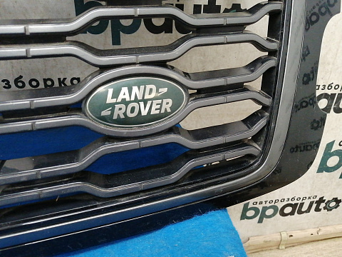 Фотография детали AA033727; Решетка радиатора (JK52-8200-BC) для Land Rover Range Rover IV рест. L405 (2017- н.в.)/БУ; Оригинал; Р2, Удовлетворительное; . Фото номер 3