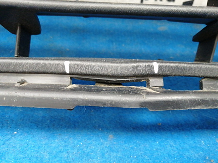 AA033501; Решетка переднего бампера (622547474R) для Renault/БУ; Оригинал; Р1, Мелкий дефект; 