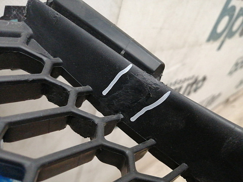 Фотография детали AA037739; Решетка переднего бампера (53112-60170) для Lexus GX460 II рест. (2013 — 2019)/БУ; Оригинал; Р1, Мелкий дефект; . Фото номер 3