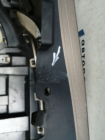 Фотография детали AA045883; Бампер передний, R-DYNAMIC; под паркт.; без омыват. (K8D2-17F775-BB) для Land Rover Range Rover Evoque II (2019- 2023)/БУ; Оригинал; Р1, Мелкий дефект; . Фото номер 13