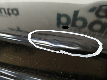AA037276; Крышка багажника; под камер. (5801B818) для Mitsubishi Outlander/Нов с деф; Оригинал; Р1, Мелкий дефект; 
