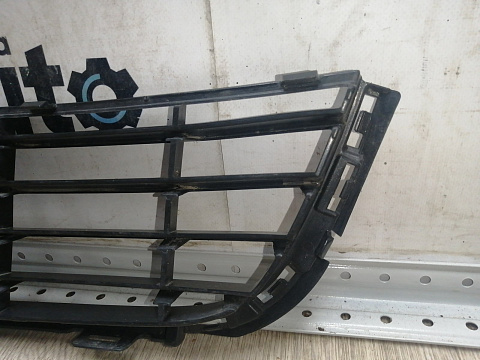 Фотография детали AA045113; Решетка переднего бампера (5K0853677) для Volkswagen Golf/БУ; Оригинал; Р1, Мелкий дефект; . Фото номер 20