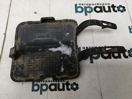AA032455; Заглушка буксир. крюка переднего бампера (8200052598) для Renault Sandero Stepway I (2009-2014)/БУ; Оригинал; Р1, Мелкий дефект; 