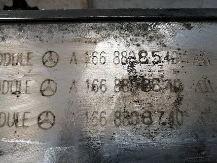 AA031712; Накладка юбки переднего бампера хром (A1668808540) для Mercedes-Benz M-klasse III (W166) (2011-2015)/БУ; Оригинал; Р2, Удовлетворительное; 