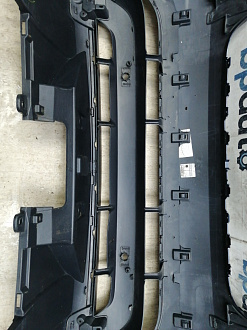 AA045884; Бампер передний; под паркт.; под омыват. (HY32-17F003-AAW) для Land Rover Discovery V L462 (2017 - 2020)/БУ; Оригинал; Р1, Мелкий дефект; 