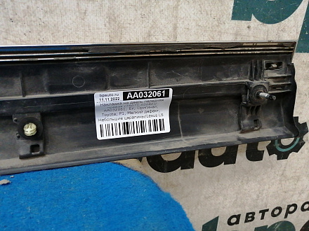 AA032061; Накладка на дверь передняя правая, молдинг (75071-50080) для Lexus LS IV рест. 2 (2012- 2017)/БУ; Оригинал; Р1, Мелкий дефект; 