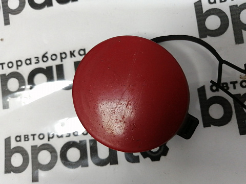 Фотография детали AA045960; Заглушка букс. крюка  переднего бампера (5G0807241) для Volkswagen Golf/БУ; Оригинал; Р1, Мелкий дефект; . Фото номер 2