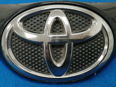 AA033729; Решетка радиатора (53101-42411) для Toyota Rav4 40 рест. (2015 — 2019)/БУ; Оригинал; Р1, Мелкий дефект; 