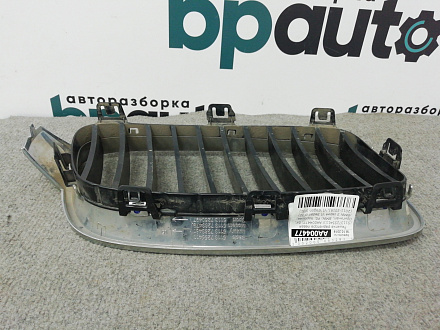 AA004477; Решетка радиатора левая (51137255411) для BMW 3 серия F30 F31/БУ; Оригинал; Р0, Хорошее; 