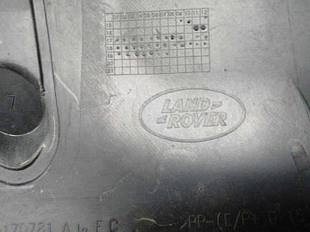 AA036465; Бампер задний, матовый; под паркт. (HY32-17D781) для Land Rover Discovery V L462 (2017 - 2020)/БУ; Оригинал; Р1, Мелкий дефект; 