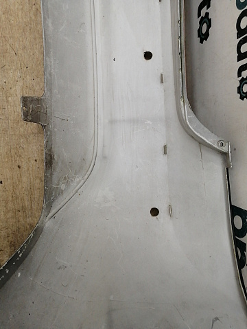 Фотография детали AA038259; Бампер задний; под паркт. (8M51-F17906-ACW) для Ford Focus II Sedan рест. (2007- 2011)/БУ; Оригинал; Р1, Мелкий дефект; . Фото номер 16