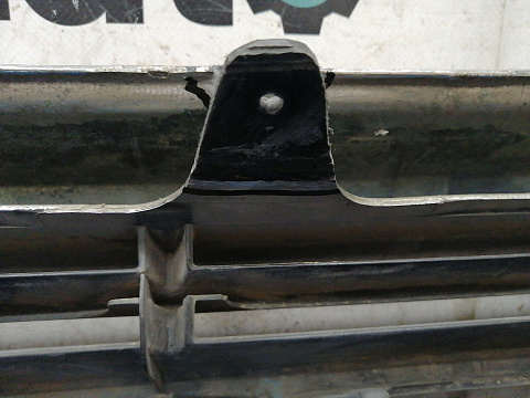 Фотография детали AA033611; Решетка радиатора (53101-60200) для Toyota Land Cruiser 100 (1997 — 2002)/БУ; Оригинал; Р2, Удовлетворительное; . Фото номер 19