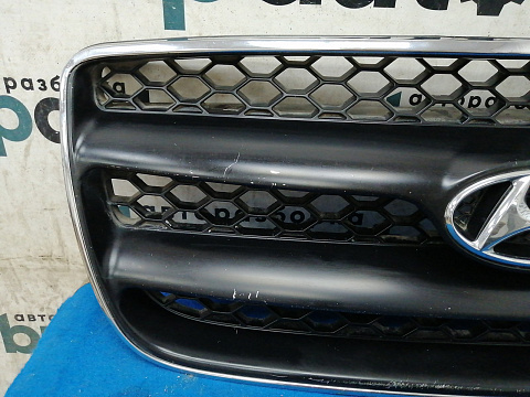 Фотография детали AA028830; Решетка радиатора (86561-2B010) для Hyundai Santa Fe II (2006-2009)/БУ; Оригинал; Р1, Мелкий дефект; . Фото номер 4
