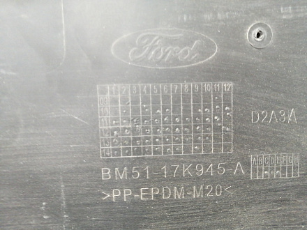 AA032243; Решетка переднего бампера центральная, матовая (BM51-17K945-A) для Ford Focus/БУ; Оригинал; Р1, Мелкий дефект; 
