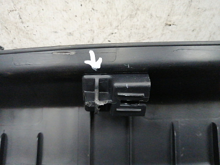 AA036193; Накладка задней панели (6RU863459A) для Volkswagen Polo/БУ; Оригинал; Р1, Мелкий дефект; 