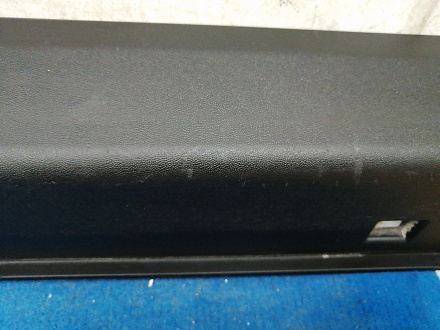 AA034492; Накладка порога правая (87752-2W000) для Hyundai Santa Fe/БУ; Оригинал; Р1, Мелкий дефект; 