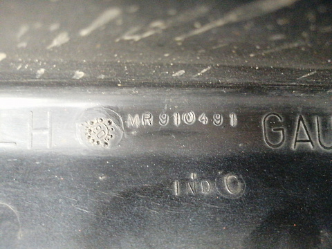 Фотография детали AA035211; Накладка порога левая (MR910491) для Mitsubishi Carisma (1999-2003)/БУ; Оригинал; Р1, Мелкий дефект; . Фото номер 13